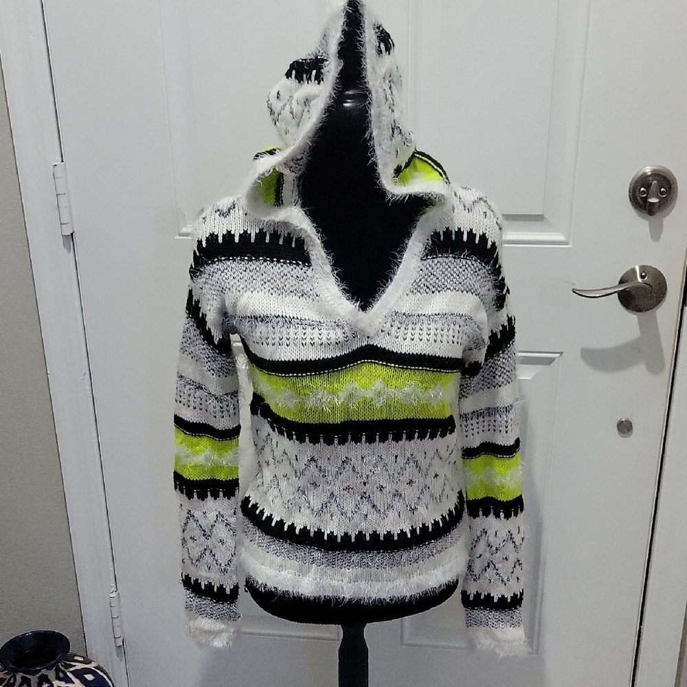 Arizona Jean Company Black, White, and Green Cowl Neck Sweater Size S